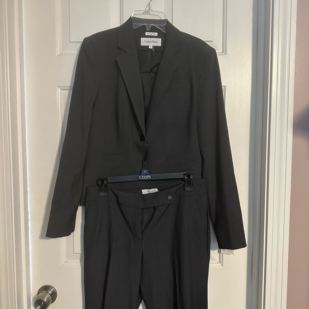 Women’s Dark Grey Pant suit, 2 piece Calvin Klein Brand new